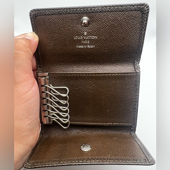 Louis Vuitton Key Holder - Picture 7 of 9